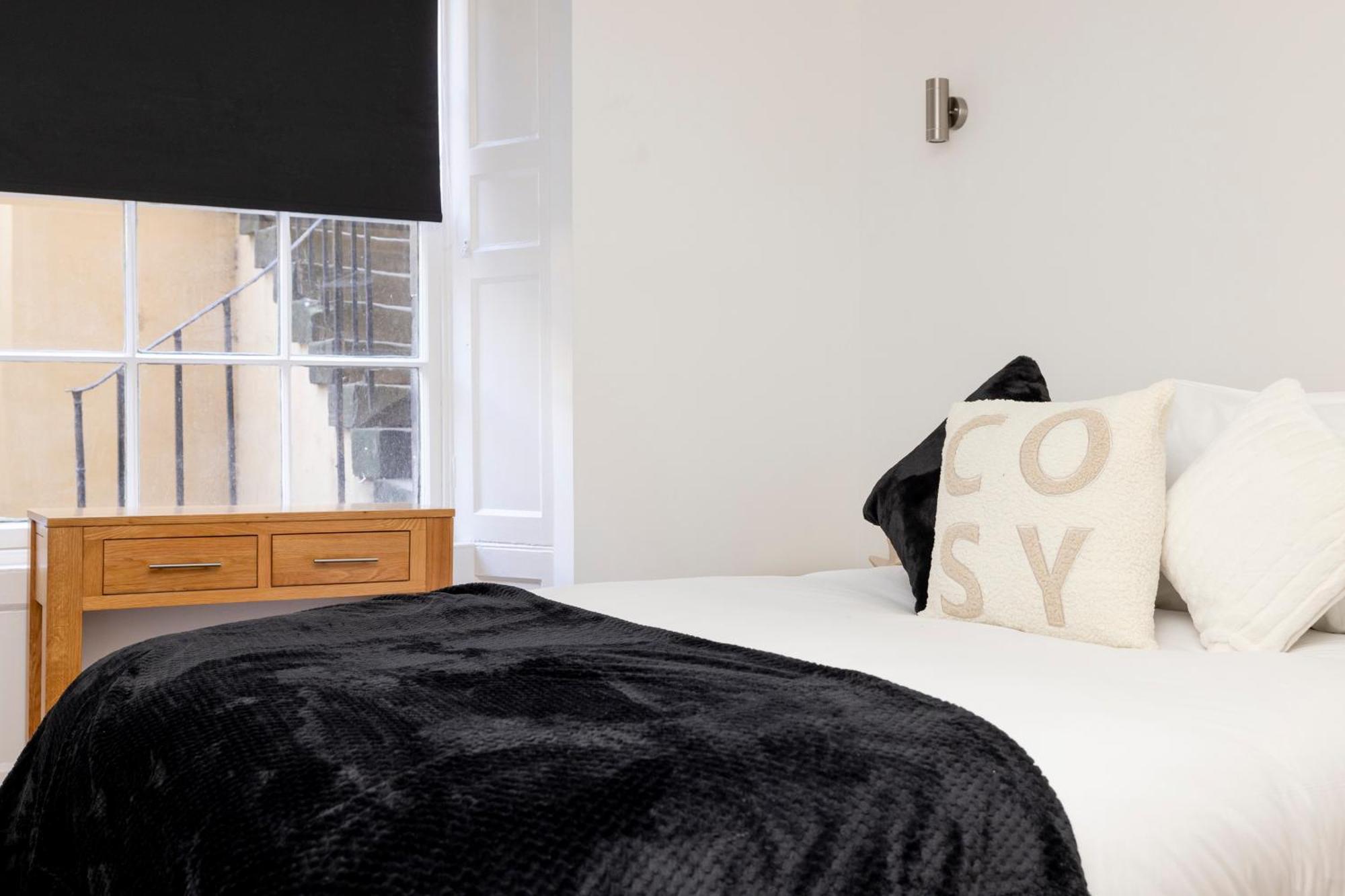 Joivy 3Br Flat In Haymarket With Free Parking Edimburgo Exterior foto